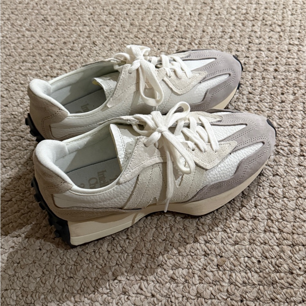 New Balance 327 Women’s Sneakers